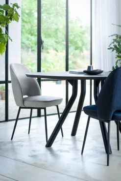 Arvada ovale eiken eettafel met zwart metalen poten 190x100cm