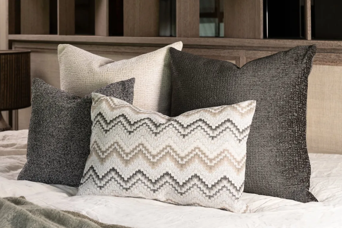 BeautiQ - Chic kussen 60x60cm in de kleur Antraciet