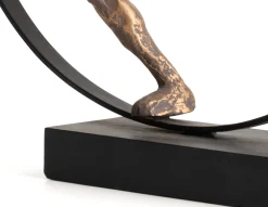 Climbing beeld (H33cm) in de kleur Goud - COCOmaison