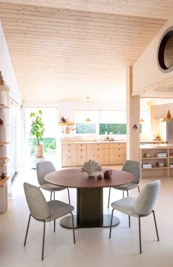 Fae, eetkamerstoel - 4-pootjes steelbrown - stof Bellini - Kiezel