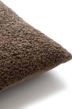 Teddy kussen 45x45cm in de kleur Bruin - COCOmaison