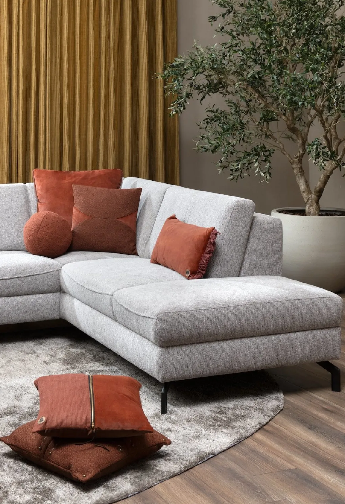 Timeless Aria kussen 45x45cm in de kleur Koper - COCOmaison