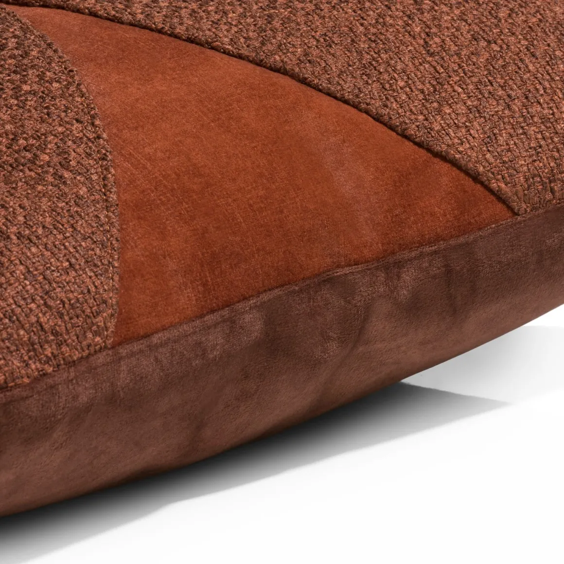 Timeless Aria kussen 45x45cm in de kleur Koper - COCOmaison