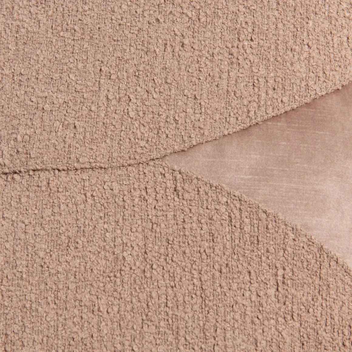 Timeless Aria kussen 45x45cm in de kleur Camel - COCOmaison