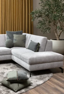 Timeless Avery kussen 50x50cm in de kleur Olijf - COCOmaison