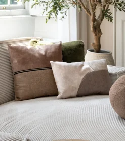 Timeless Evie kussen 45x45cm in de kleur Olijf - COCOmaison