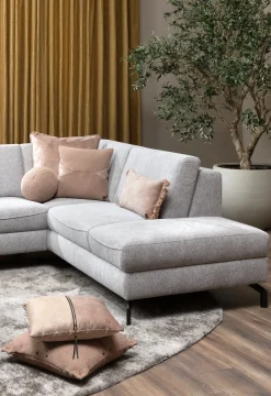 Timeless Mila kussen 30x50cm in de kleur Camel - COCOmaison