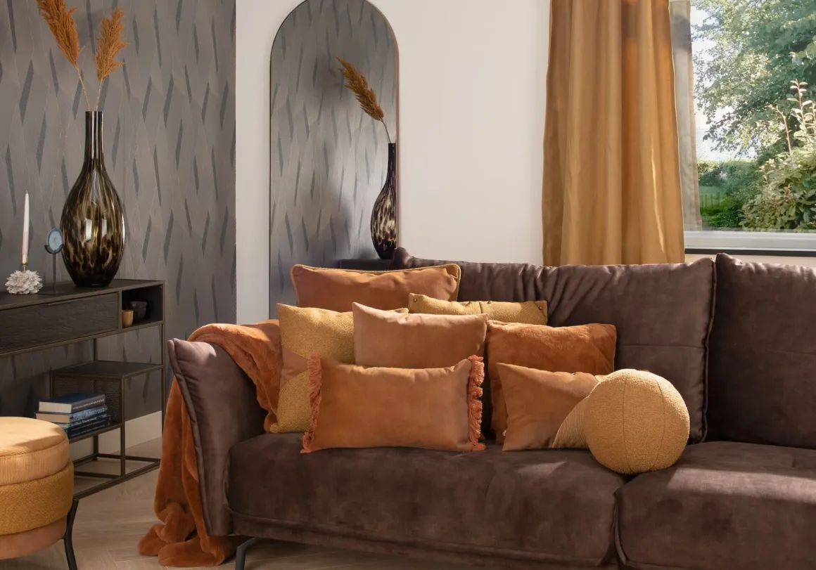 Timeless Scarlett kussen in de kleur Geel - COCOmaison