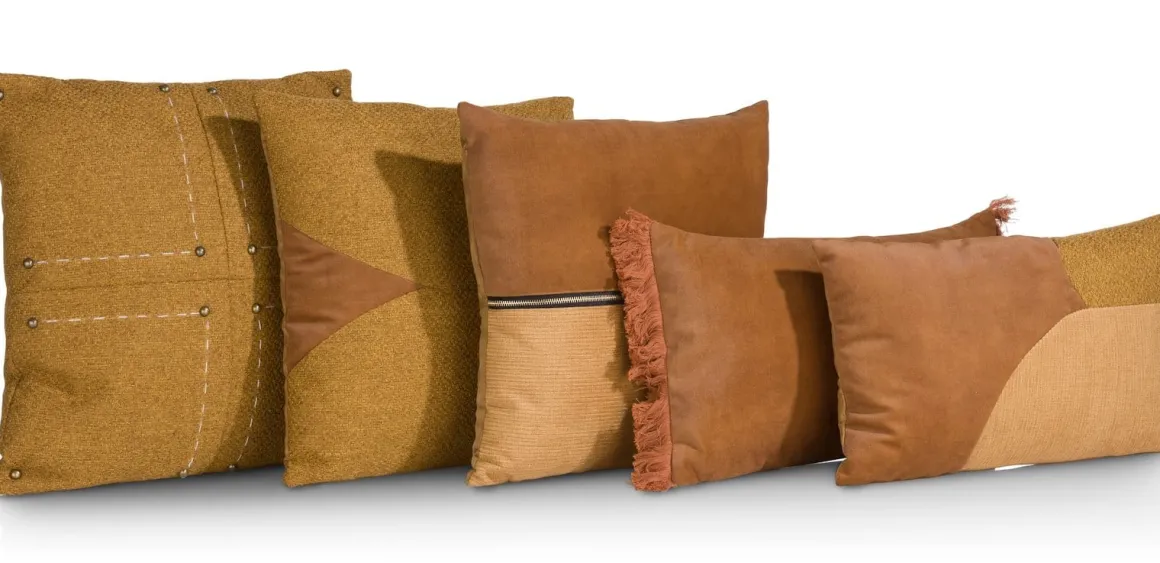 Timeless Scarlett kussen in de kleur Geel - COCOmaison