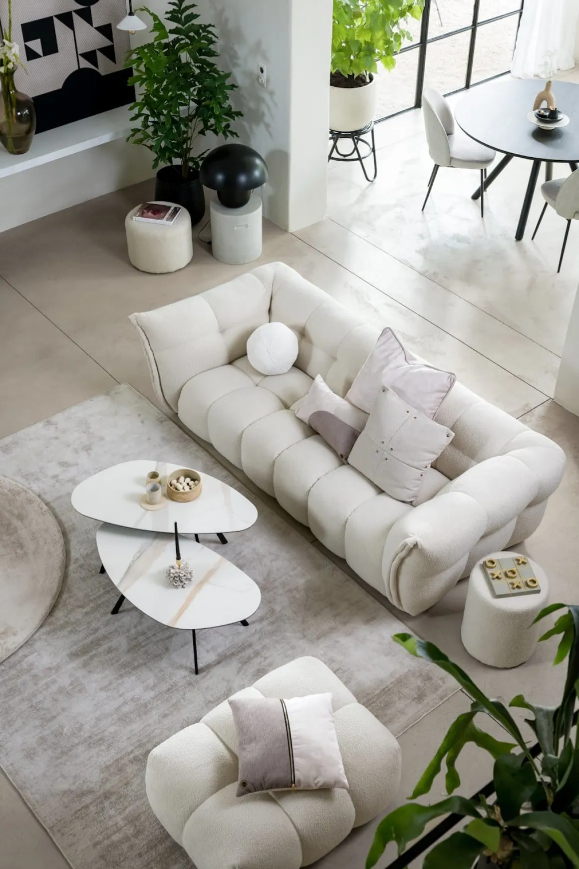 Timeless Scott kussen dia 25cm in de kleur Beige - COCOmaison