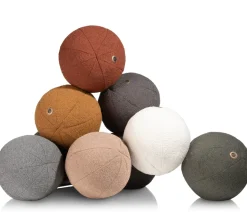 Timeless Scott kussen dia 25cm in de kleur Beige - COCOmaison