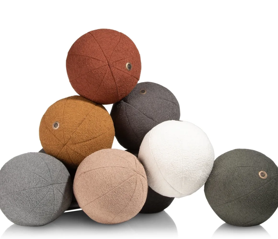 Timeless Scott kussen dia 25cm in de kleur Beige - COCOmaison