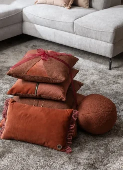 Timeless Scott kussen dia 25cm in de kleur Koper - COCOmaison