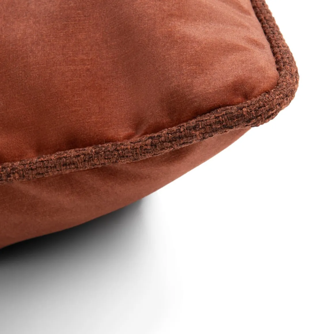 Timeless Sean kussen 60x60cm in de kleur Koper - COCOmaison