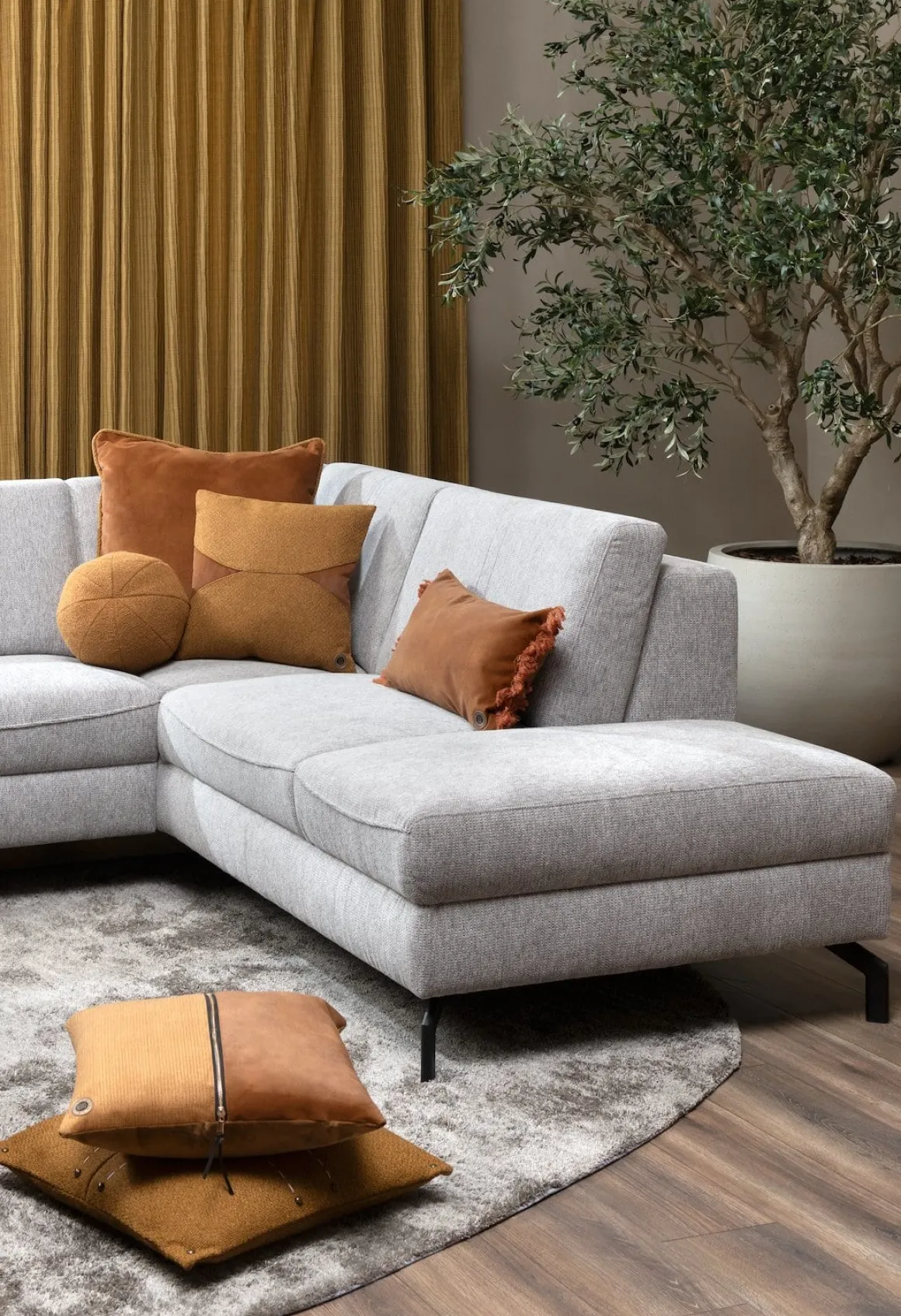 Timeless Sean kussen 60x60cm in de kleur Geel - COCOmaison